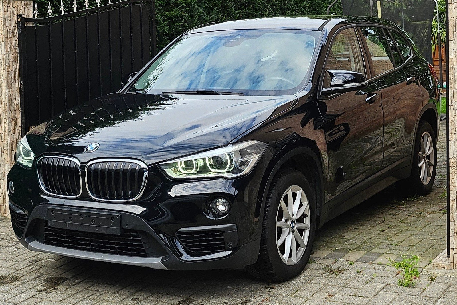 BMW X1 sDrive18i, Auto's, Dealer onderhouden, Stof, Euro 6, Zwart