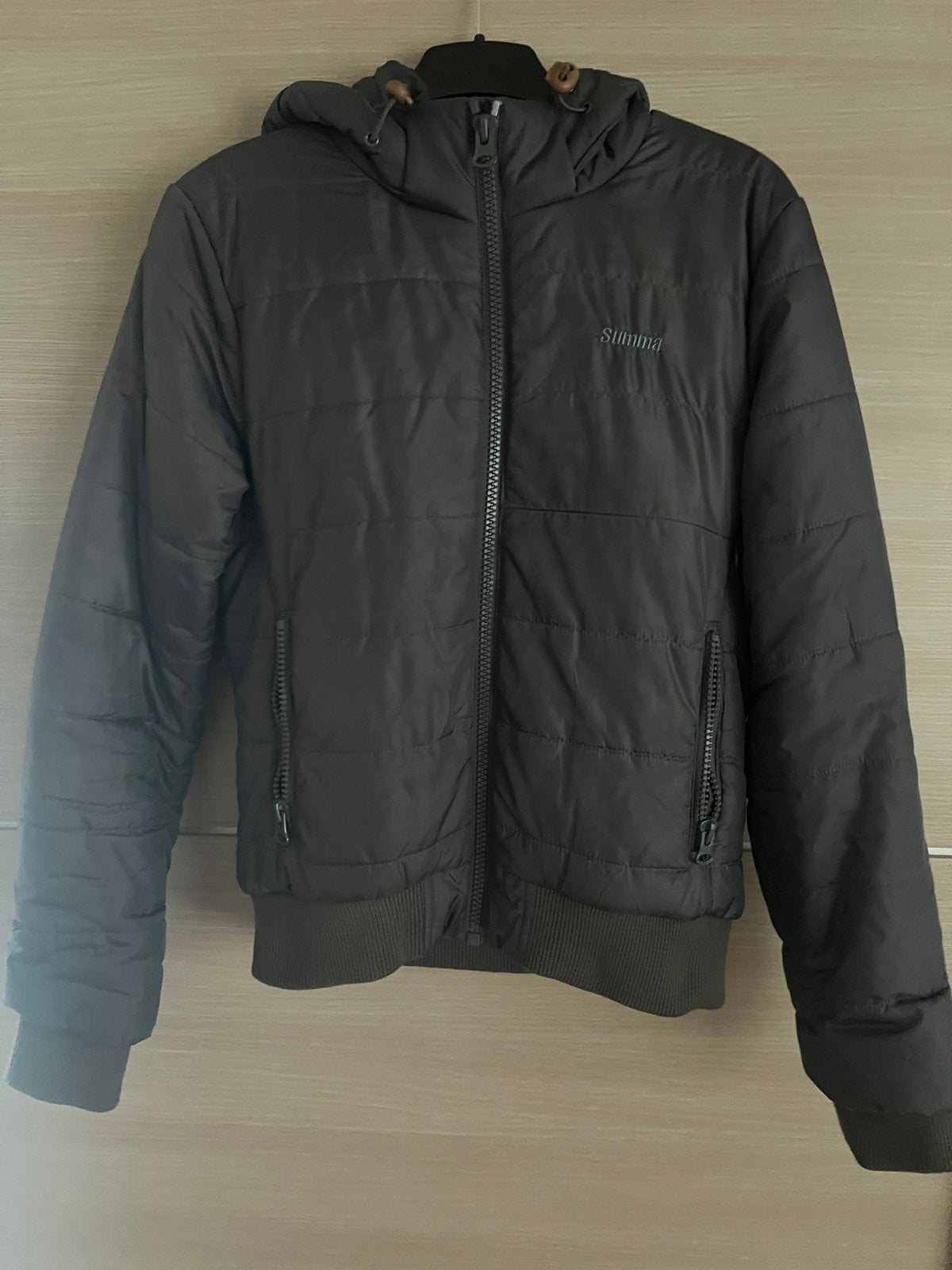 Donkergrijze donsjas met kap (dames) maat M, Kleding | Dames, Ophalen of Verzenden, Zo goed als nieuw, Maat 38/40 (M)