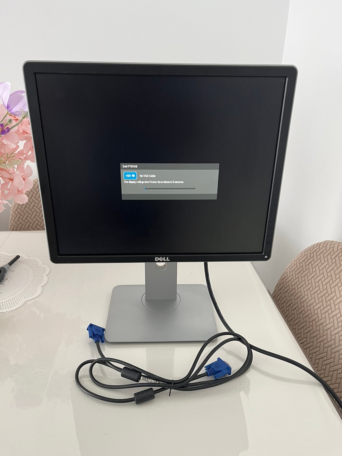 Dell 19 inch monitor P1914Sf in zeer goede staat, Computers en Software, Ophalen of Verzenden, Zo goed als nieuw, In hoogte verstelbaar