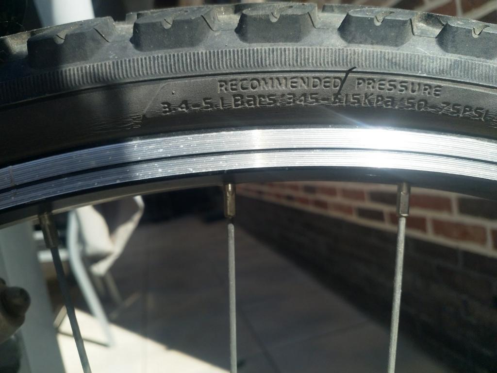 Btwin kader in aluminium met nieuwe binnen en buiten banden, Ophalen