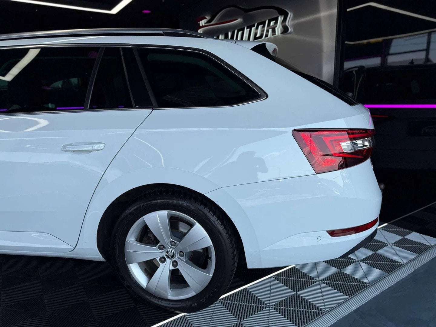 Skoda Superb Superb 1.6 CR TDi, Autos, Cuir, Achat, https://public.car-pass.be/vhr/7a8b2f71-98dd-410a-9800-9cdd03431058, Euro 6