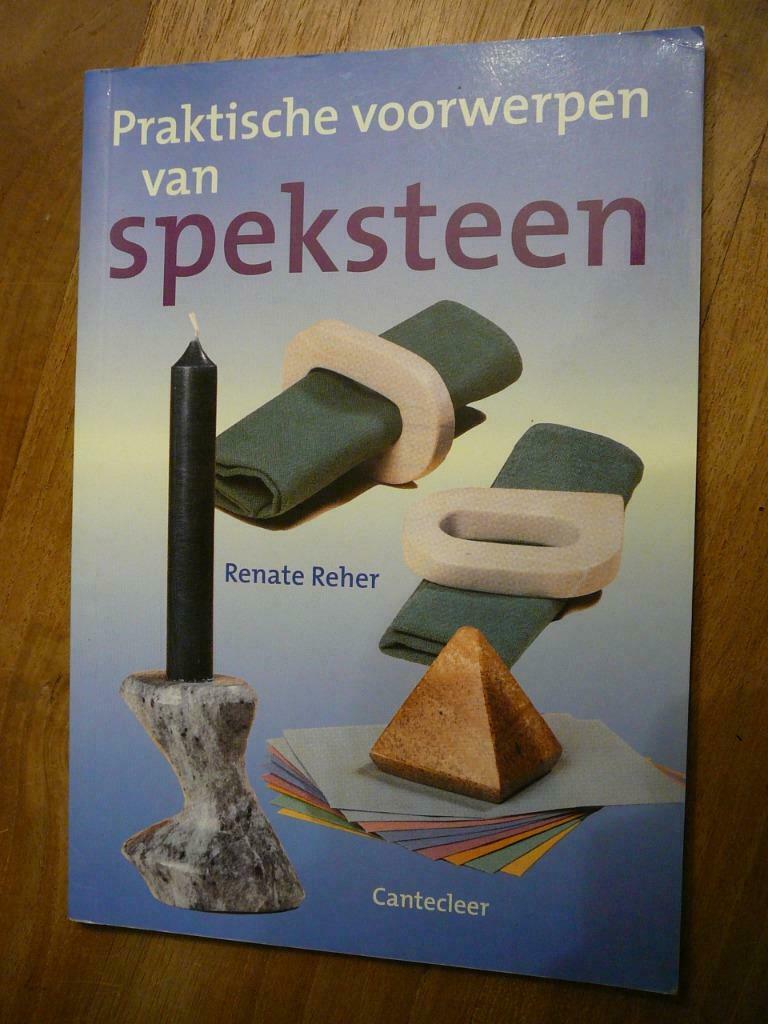 Boek "Praktische voorwerpen van speksteen", Ophalen of Verzenden, Zo goed als nieuw, Grafische vormgeving