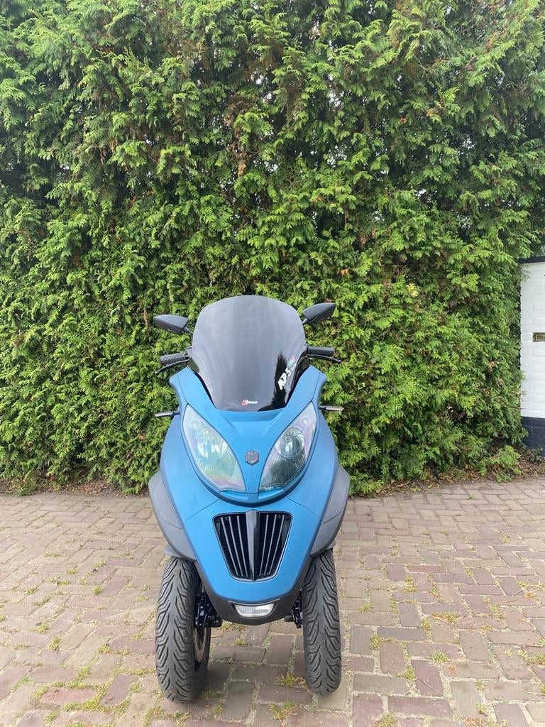 Custom piaggio MP3 - 250cc - Akrapovic - 2008 - nl kenteken, Motoren, Motoren | Piaggio, 250 cc, Scooter, Sportuitlaat, Particulier