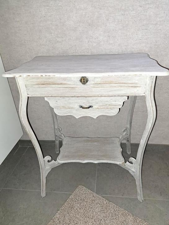 Zeer oude toilet tafel gepatineerd in landelijke stijl, Ophalen