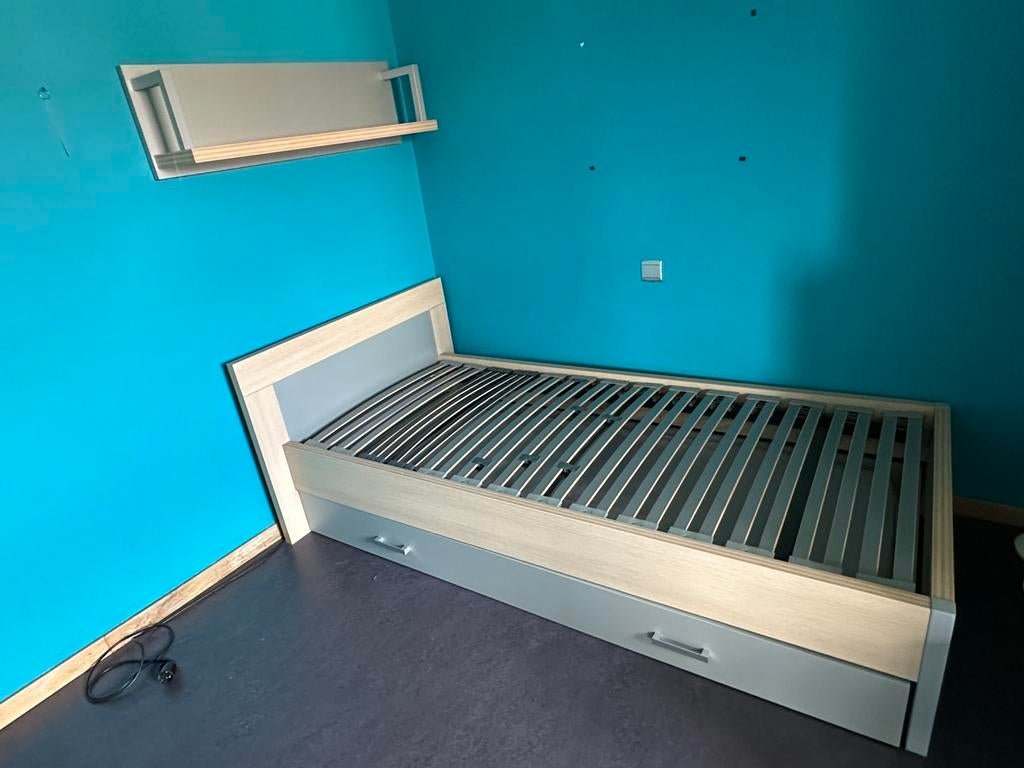 Totale kinderkamer (bed, nachtkastje, kast, bureau, …), Ophalen, Zo goed als nieuw