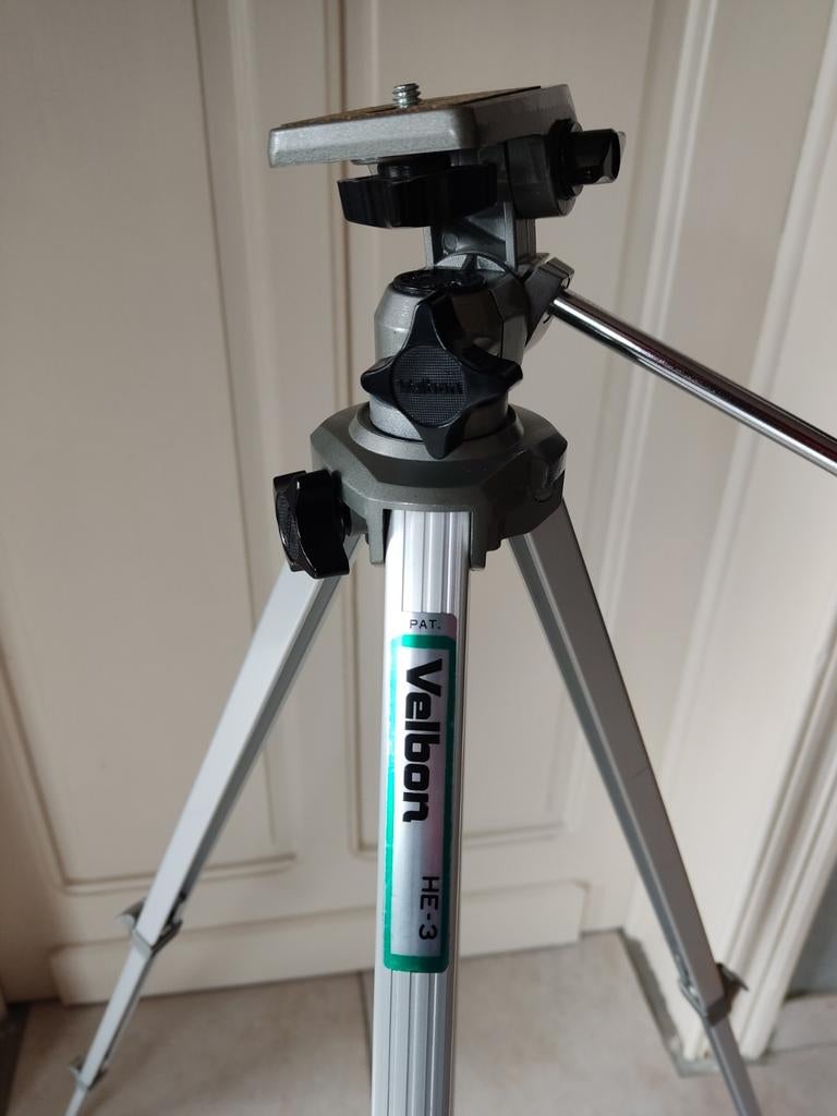 Groot Statief Velbon HE-3, Enlèvement, Comme neuf, Moins de 150 cm, Trépied