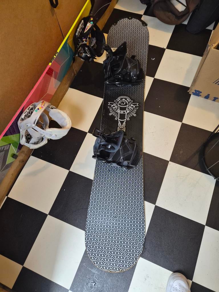 Snowboard Flow 160cm wide zonder bindingen, Sport en Fitness, Ophalen, Bindingen