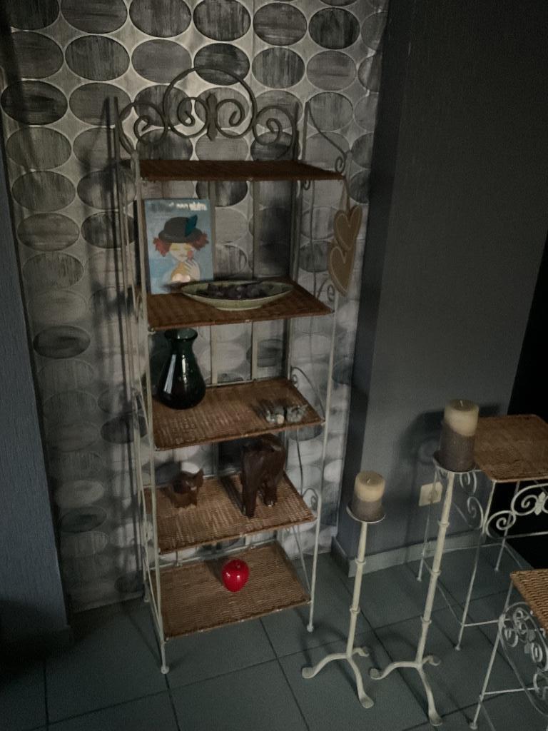 Etagère met bijzettafeltjes en kandelaars, Ophalen, Gebruikt