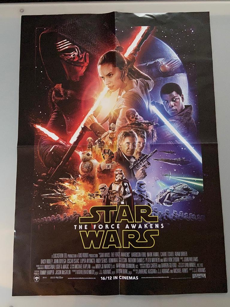Official Star Wars The Force Awakens folded poster (2015), Enlèvement ou Envoi, Comme neuf, Livre, Poster ou Affiche