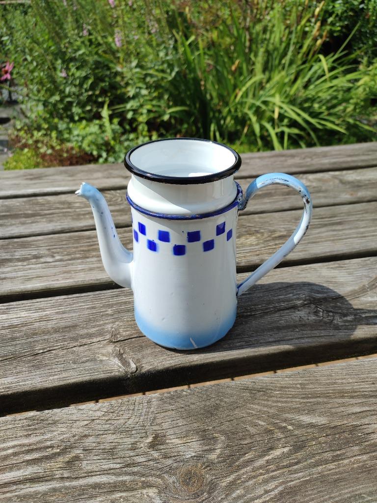 Ancienne cafetière émaillée, Ophalen