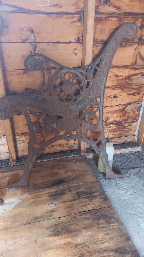 PIEDS EN FONTE POUR BANC DE RÉSERVOIR, Jardin & Terrasse, Bancs de jardin, Enlèvement, Utilisé, Autres matériaux
