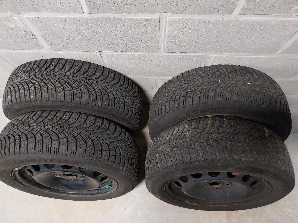 Set van 4 winterbanden met stalen velgen, Auto-onderdelen, Ophalen, Gebruikt, 16 inch, Banden en Velgen