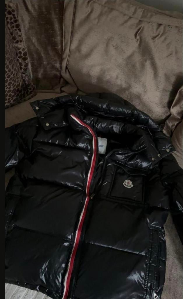 Veste Moncler, Enlèvement