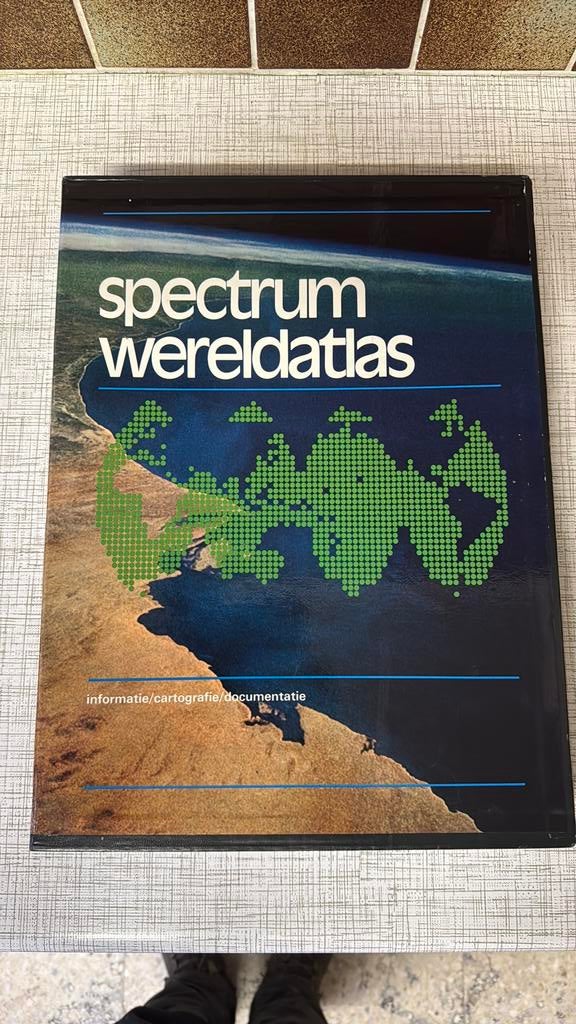 Spectrum wereldatlas, Boeken, Atlassen en Landkaarten, Ophalen, Zo goed als nieuw, Wereld