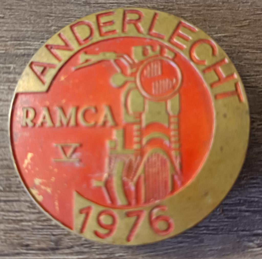 Broche ramca Anderlecht, Collections, Broches, Pins & Badges, Enlèvement ou Envoi