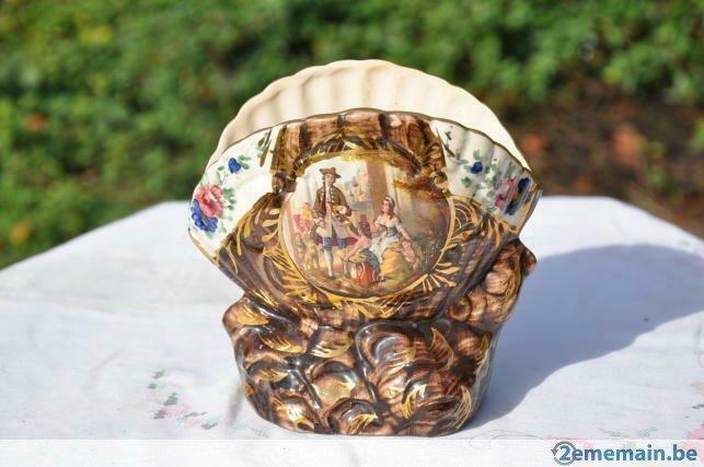 vase coquille faience bequet decor aux galants, Enlèvement ou Envoi