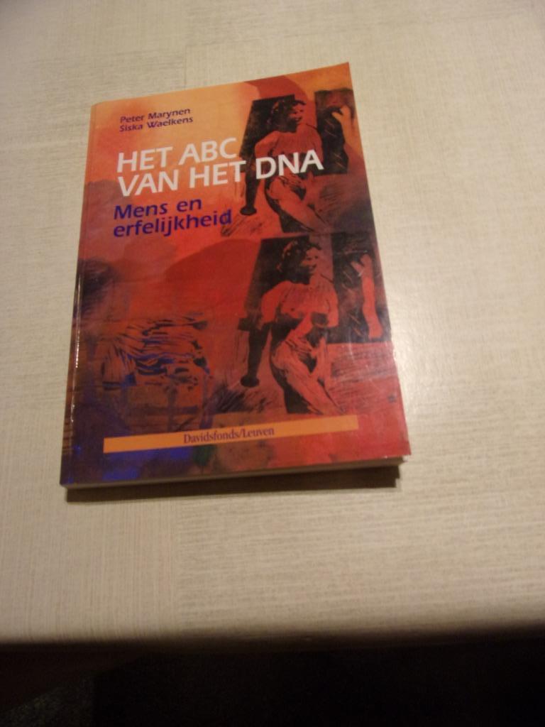 HET ABC VAN HET DNA (mens en erfelijkheid), Ophalen of Verzenden, Zo goed als nieuw