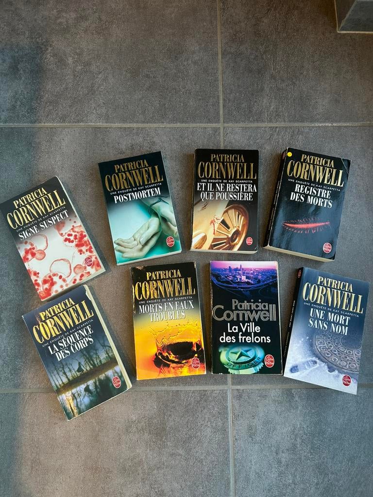 Lot 8 livres poche Patricia Cornwell, Enlèvement ou Envoi