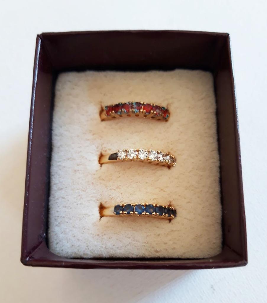 Geschenkdoos 3 vergulde ringen met gekleurde kristal - 20mm, Handtassen en Accessoires, Ringen, Nieuw, Dame, 20 of groter, Overige kleuren