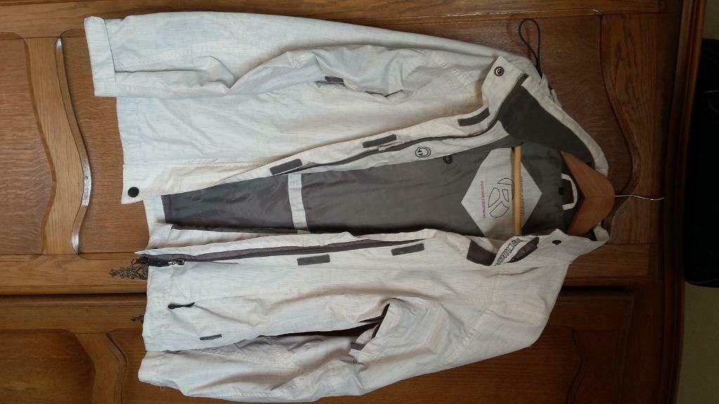 Veste blanche randonnée femme, Vêtements | Femmes, Taille 36 (S), Enlèvement, Porté, Blanc