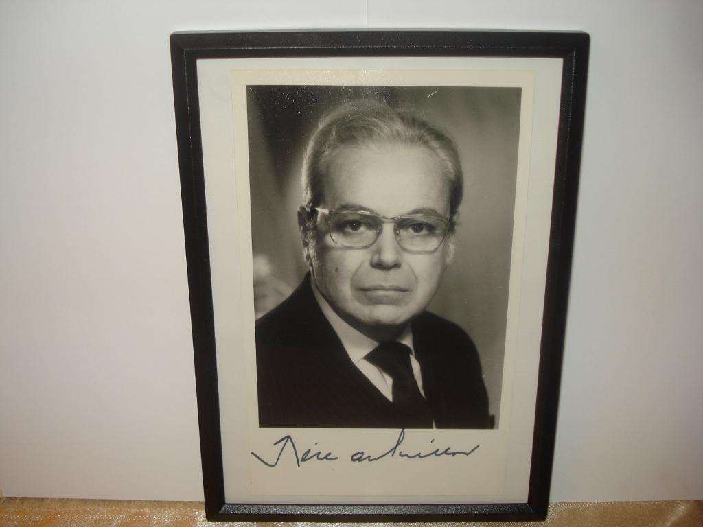 JAVIER PEREZ DE CUELLAR Photo d'Epoque avec Signature - Rare, Rechthoekig Staand, Met lijst, A4 of kleiner, Ophalen of Verzenden