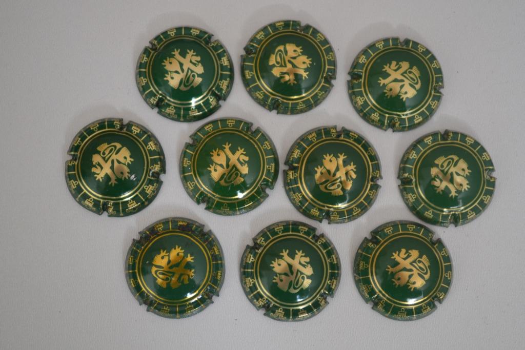 lot 10 capsules de champagne vertes, Ophalen, Gebruikt