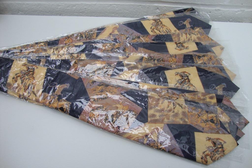 Lot de 10 cravates neuves avec pochettes, Neuf, Enlèvement ou Envoi, Autres couleurs, Moins de 30 cm