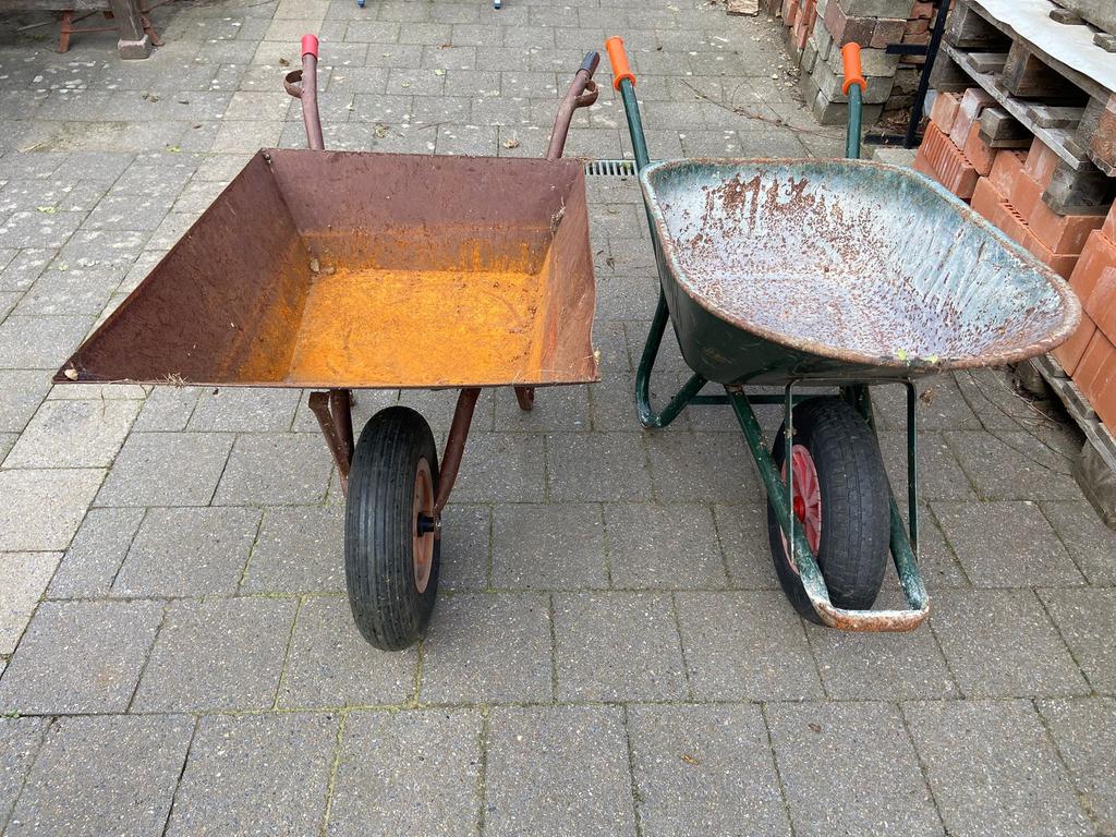 2 Goeie kruiwagens te koop (1 platte vlakken + 1 ronde), Ophalen, Gebruikt, Handmatig, Eenwielig