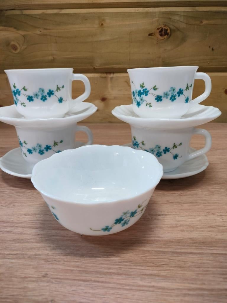 kopjes-bordjes-kommetje Arcopal 'Myosotis', Ophalen of Verzenden, Zo goed als nieuw, Glas, Kop(pen) en/of Schotel(s)