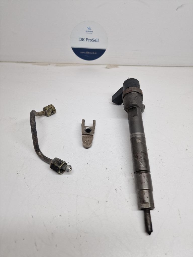 Injector/Verstuiver met brandstofleiding Mercedes E220, Enlèvement ou Envoi, Utilisé, Mercedes-Benz