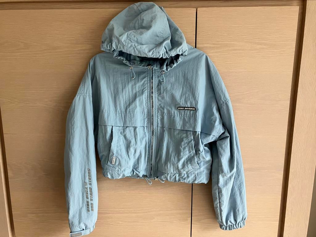 Lichtblauwe zomerjas met kap - kort model - maat S, Blauw, Maat 36 (S), Gedragen, Bershka