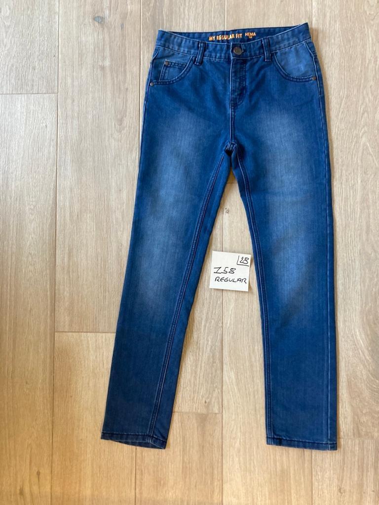 Donkerblauwe jeansbroek jongen Hema regular fit maat 158, Enfants & Bébés, Vêtements enfant | Taille 158, Pantalon, Garçon, Enlèvement ou Envoi