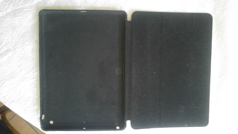 Housse coque pour tablette 9 inch noire aimantée, Enlèvement ou Envoi, Utilisé, Coque