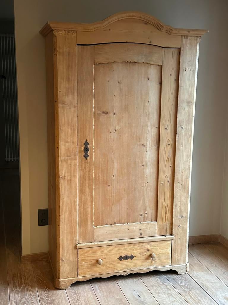 Oude massieve grenen kast met lade en hangroede, Ophalen