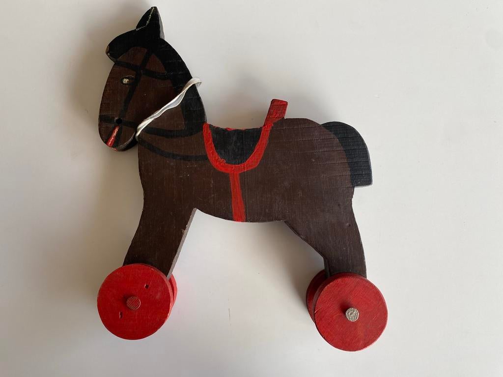 Cheval en bois à tiré. Année 50. Fabrication artisanale, Enfants & Bébés, Enlèvement ou Envoi, Utilisé, Jouet à Pousser ou Tirer