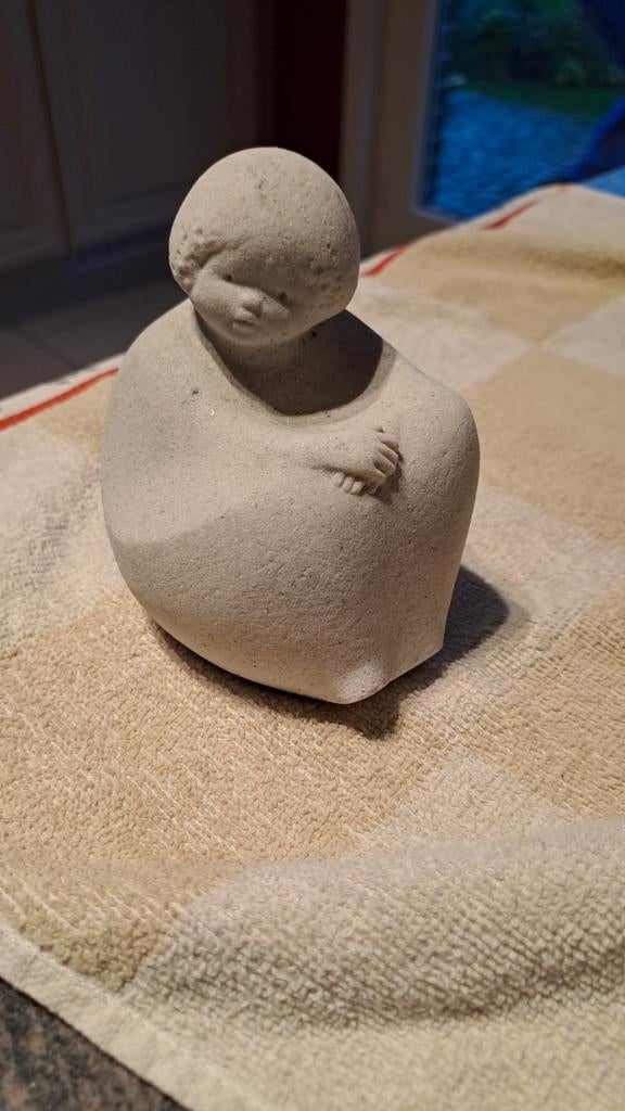 Stenen beeldje (Marbell), Antiek en Kunst, Ophalen of Verzenden