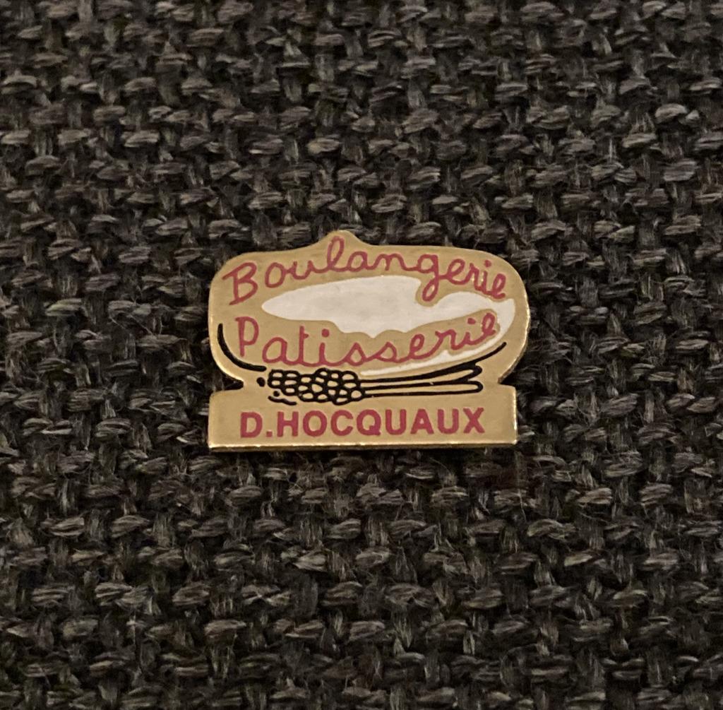 PIN - BOULANGERIE - PATISSERIE - D. HOCQUAUX, Envoi, Utilisé, Autres sujets/thèmes, Insigne ou Pin's
