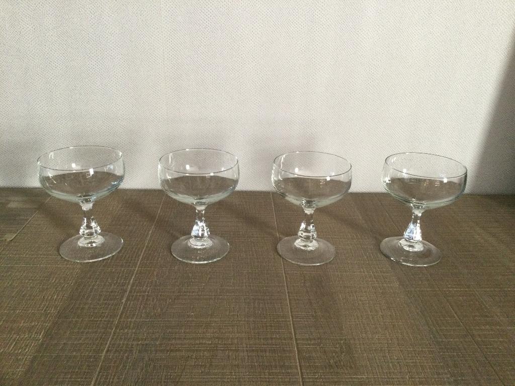 Set 4 glazen - coupes, Ophalen of Verzenden, Zo goed als nieuw