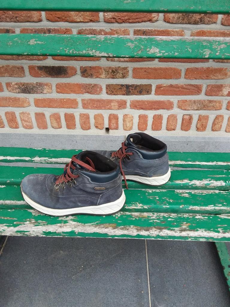 Hoge, donkerblauwe wandelschoenen Regatta, maat 34 in Nubuck, Ophalen of Verzenden, Zo goed als nieuw, Schoenen