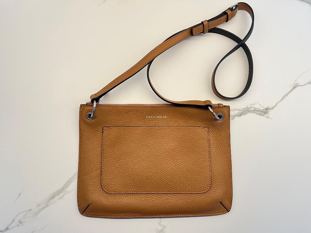 Schoudertas Coccinelle, Handtassen en Accessoires, Ophalen of Verzenden, Nieuw, Bruin, Schoudertasje