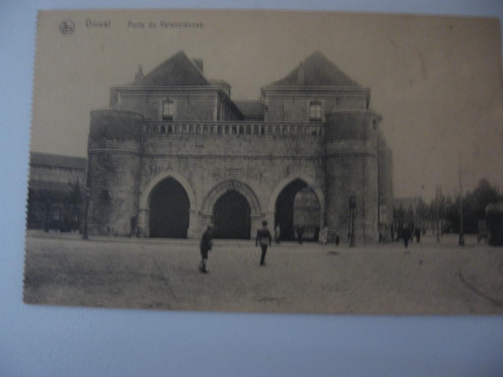 Carte ancienne représentant la porte de valenciennes. Possib, Enlèvement ou Envoi, 1920 à 1940, Non affranchie, France