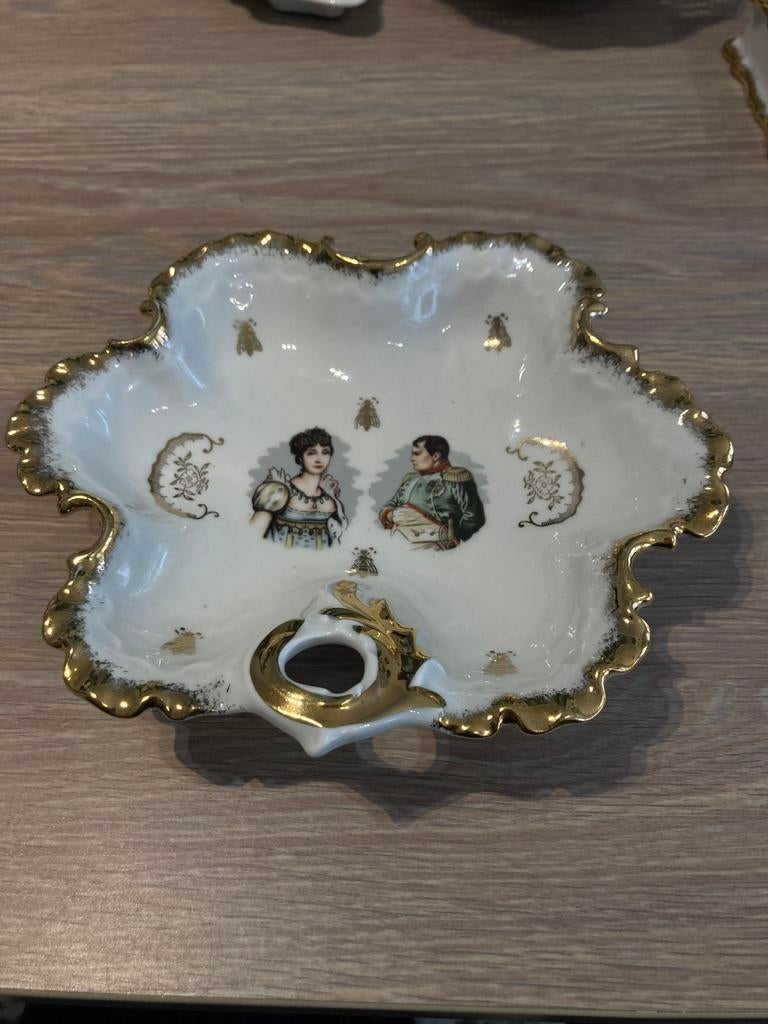 Très beau plat vintage en porcelaine Napoléon et Josefina, Enlèvement ou Envoi