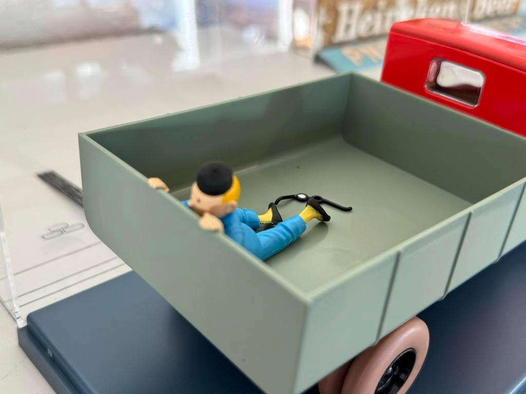 Camion rouge Tintin - Voiture, Collections, Enlèvement ou Envoi, Tintin, Comme neuf, Statue ou Figurine