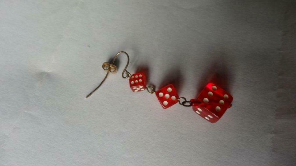 oorhanger met dobbelstenen, Ophalen of Verzenden, Zo goed als nieuw, Hangers
