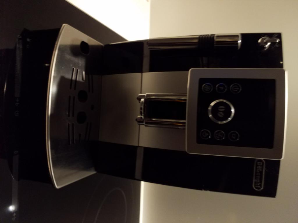 Volautomatisch espresso  DeLonghi, Ophalen, Gebruikt, Gemalen koffie, Afneembaar waterreservoir