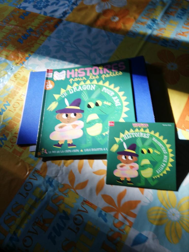 3 histoires pour les petits. Livre + CD., Zo goed als nieuw