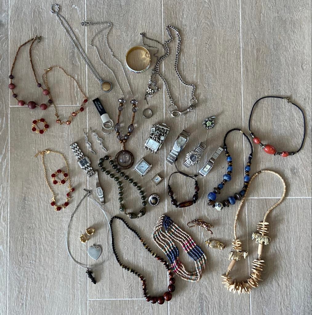 LOT d’une trentaine de BIJOUX fantaisie variés - voir scans, Enlèvement ou Envoi, Utilisé, Autres couleurs, Autres matériaux