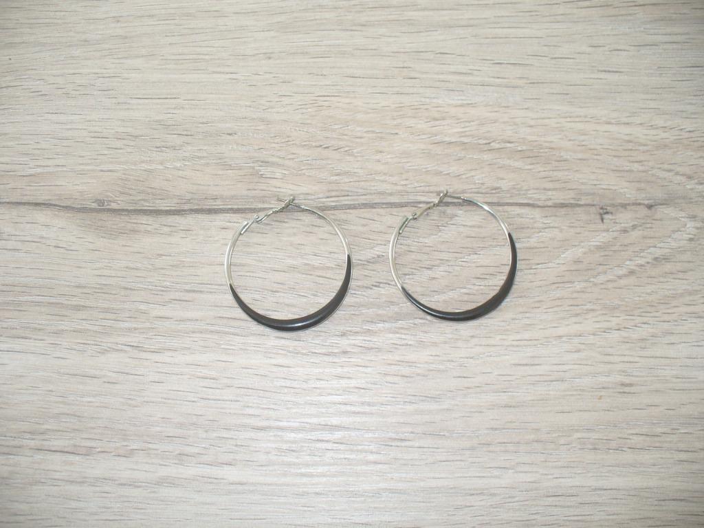 Oorbellen ringen zilverkleurig met zwart, Bijoux, Sacs & Beauté, Boucles d'oreilles, Enlèvement ou Envoi, Comme neuf, Noir