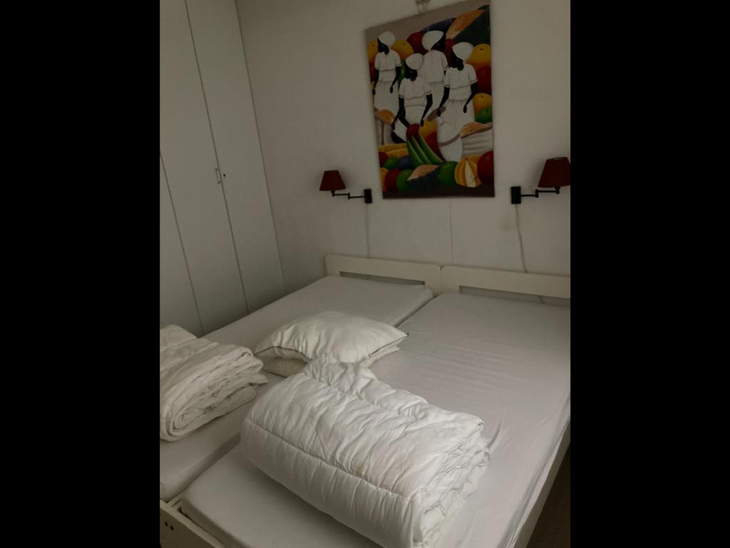 2 lits cadre en bois laqué + sommiers à lattes, Enlèvement, Utilisé, Deux personnes