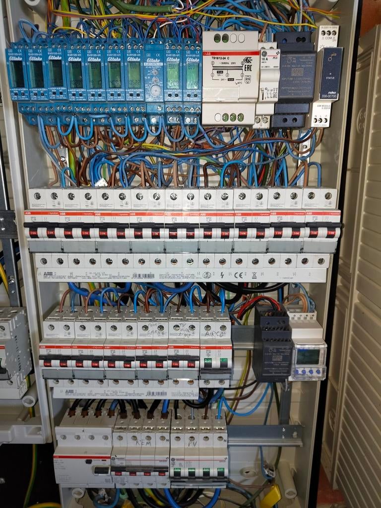 “Een elektricien met ervaring en correcte prijzen!!